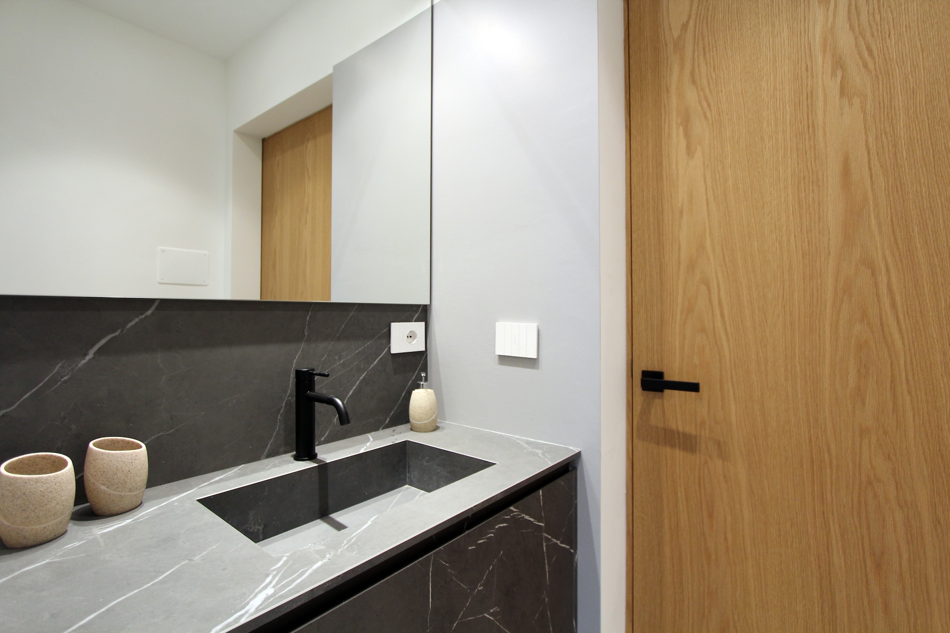 appartamento moderno Laveno mobili bagno